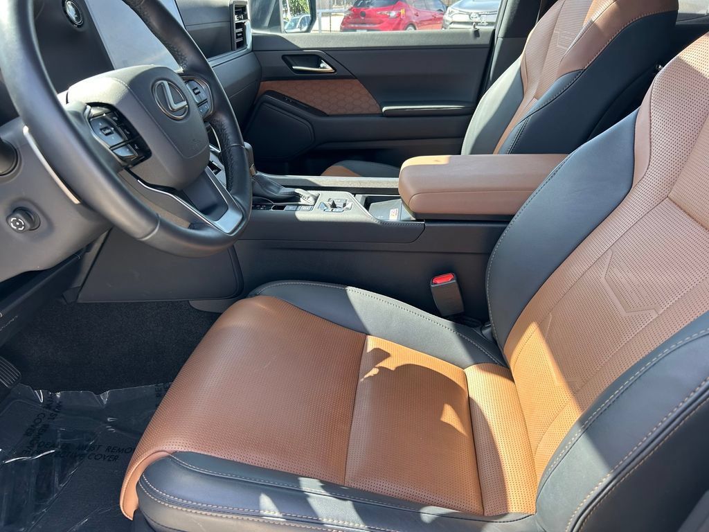 Used 2025 Lexus GX 550 AWD/4WD image 11
