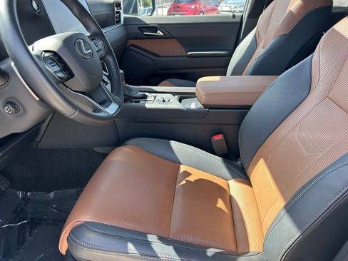 Used 2025 Lexus GX 550 AWD/4WD image 11