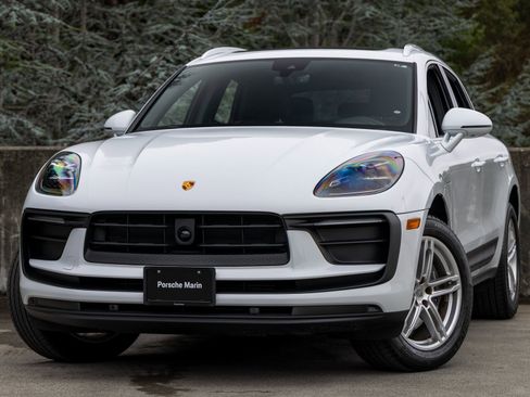 Certified 2025 Porsche Macan image 1