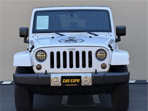Used 2015 Jeep Wrangler Unlimited Sahara w/ Connectivity Group AWD/4WD image 3