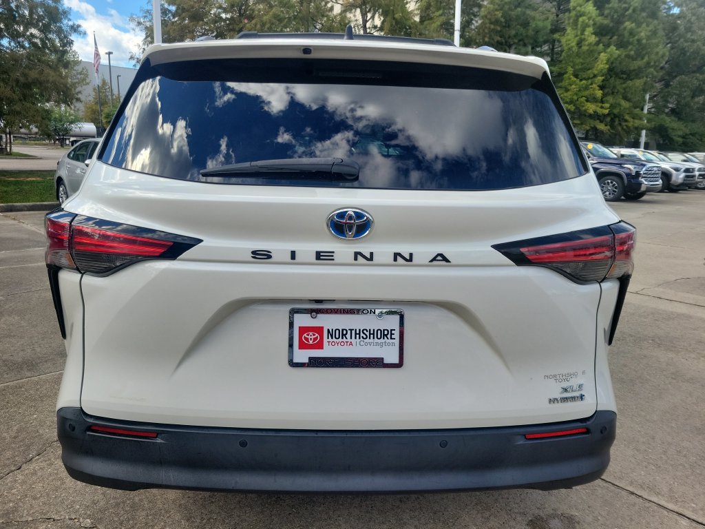 Used 2021 Toyota Sienna XLE FWD image 5