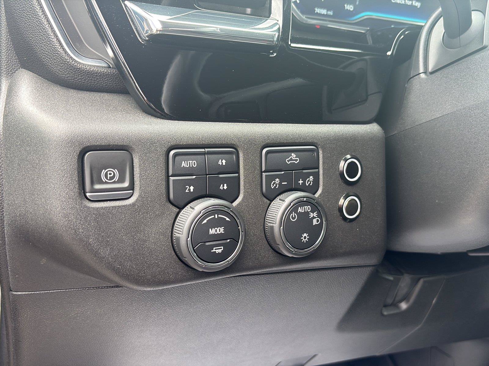 Used 2023 Chevrolet Silverado 1500 LT AWD/4WD image 26