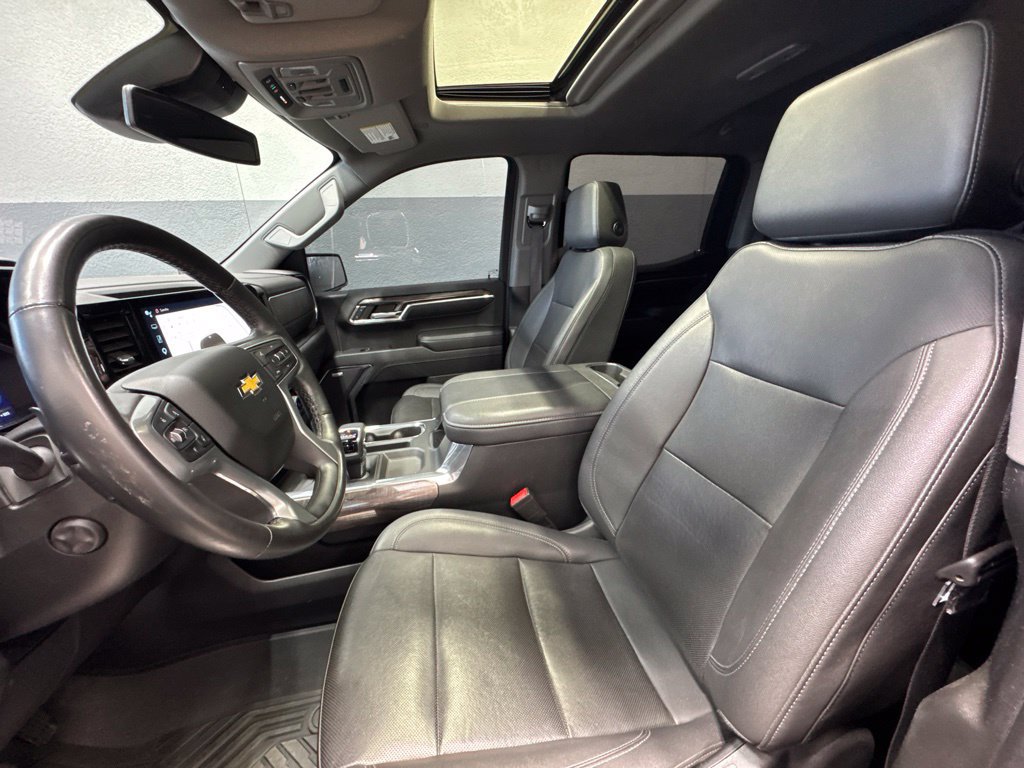 Used 2023 Chevrolet Silverado 1500 LTZ w/ LTZ Premium Package AWD/4WD image 10