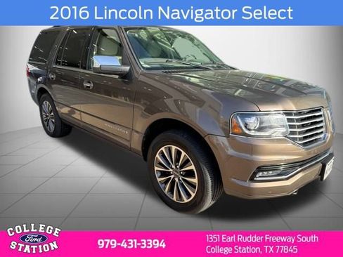 Used 2016 Lincoln Navigator Select image 1