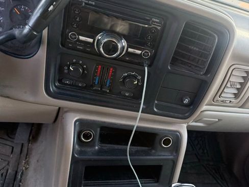 Used 2006 Chevrolet Suburban Z71 w/ Z71 Preferred Equipment Group AWD/4WD image 12