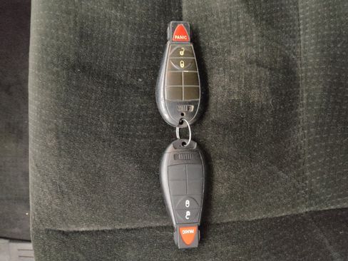 Used 2017 Dodge Grand Caravan SE image 32