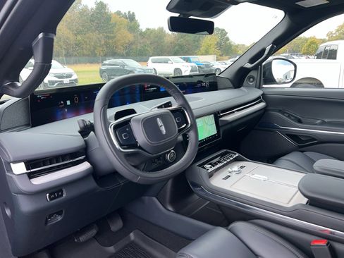 New 2025 Lincoln Navigator L Reserve w/ Jet Appearance Package image 8