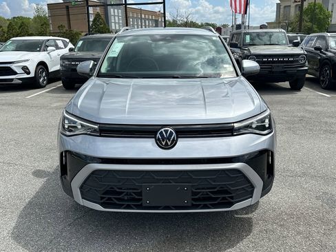 Used 2025 Volkswagen Taos SE AWD/4WD image 2
