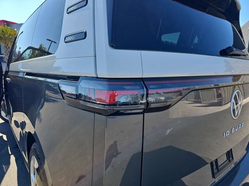 Used 2025 Volkswagen ID. Buzz Pro S Plus image 36