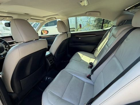 Used 2013 Lexus ES 350 w/ Luxury Pkg FWD image 11