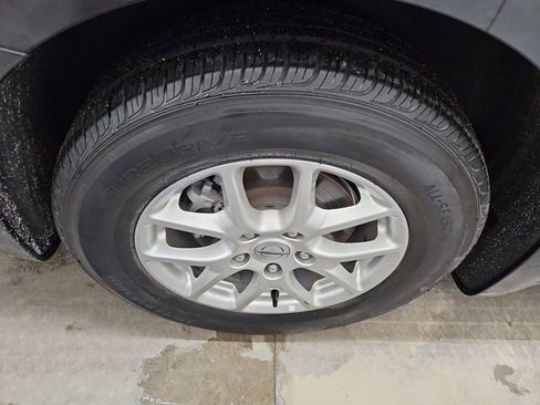 Used 2023 Chrysler Pacifica Touring-L image 16