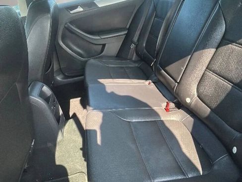 Used 2013 Volkswagen Jetta SE FWD image 10