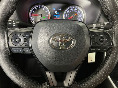 Used 2021 Toyota RAV4 LE image 13