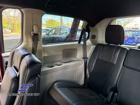 Used 2019 Dodge Grand Caravan SXT image 32
