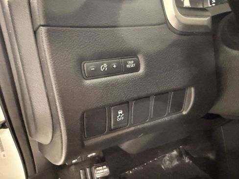 Used 2019 Nissan Murano S AWD/4WD image 12