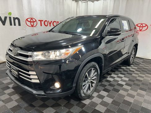 Used 2017 Toyota Highlander XLE image 3