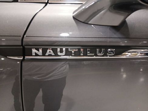 Used 2022 Lincoln Nautilus Reserve w/ Luxury Package AWD/4WD image 6