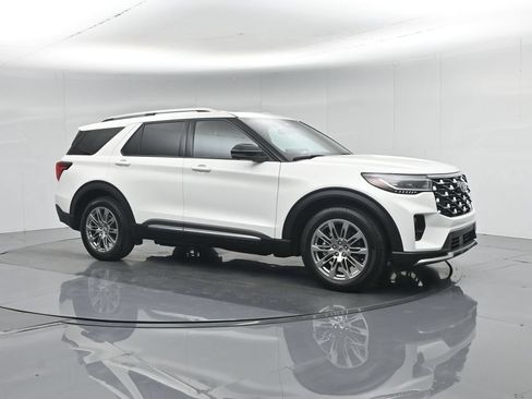 Used 2025 Ford Explorer Platinum RWD image 29