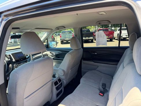 Used 2017 Honda Pilot EX image 11