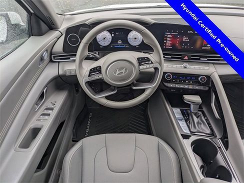 Certified 2025 Hyundai Elantra SEL image 15