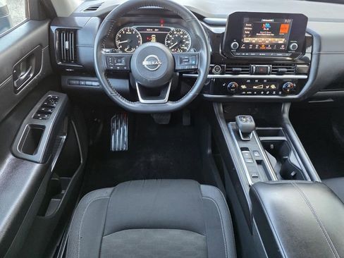Used 2024 Nissan Pathfinder SV FWD image 12