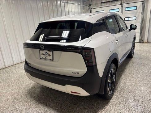 Used 2025 Nissan Kicks SV AWD/4WD image 4