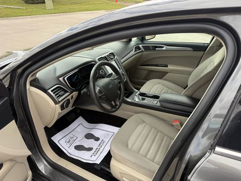 Used 2019 Ford Fusion SE image 9