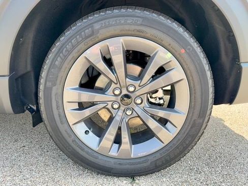 New 2026 Ford Explorer Active w/ Active Comfort Package AWD/4WD image 30