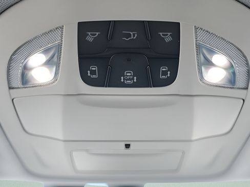 Used 2018 Chrysler Pacifica Touring-L w/ Advanced Safetytec Group FWD image 24