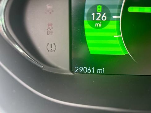 Used 2020 Chevrolet Bolt Premier w/ Infotainment Package FWD image 5
