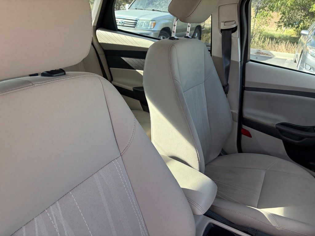 Used 2017 Ford Focus SE FWD image 10