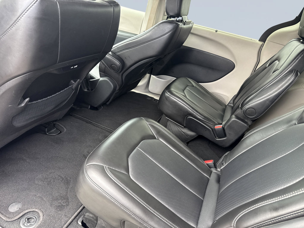 Used 2024 Chrysler Pacifica Touring-L FWD image 27