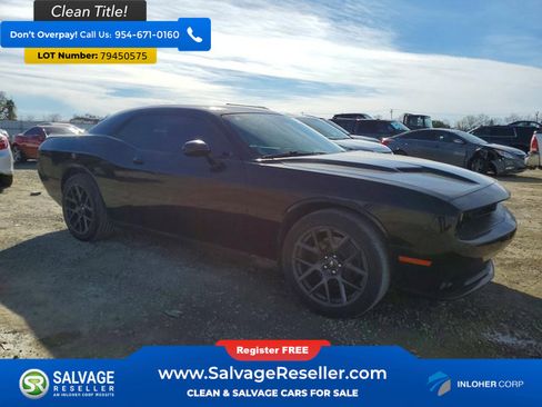 Used 2019 Dodge Challenger SXT image 5