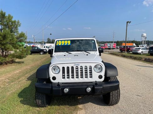 Used 2015 Jeep Wrangler Unlimited Sport w/ Quick Order Package 24S AWD/4WD image 2