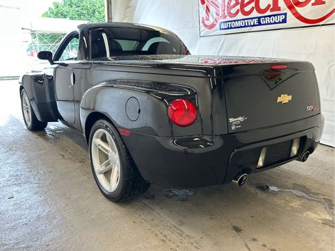 Used 2004 Chevrolet SSR w/ Preferred Equipment Group RWD image 7
