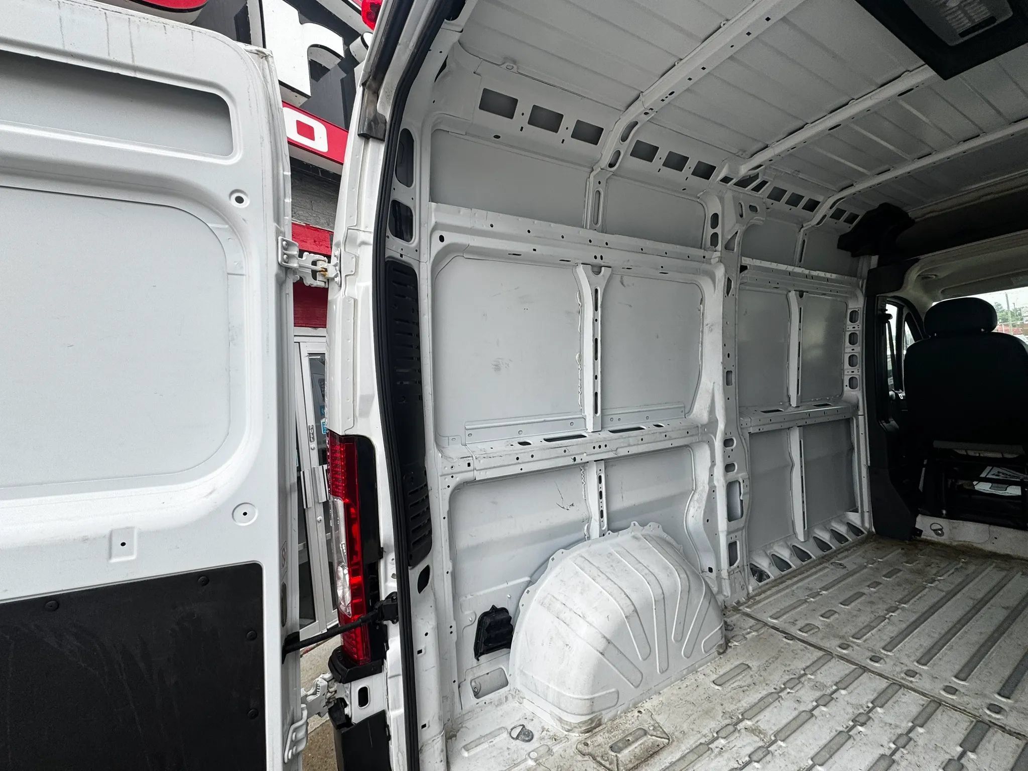 Used 2025 RAM ProMaster 2500 w/ Convenience Group FWD image 23