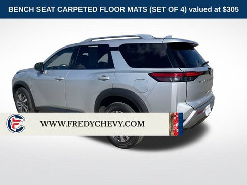 Used 2025 Nissan Pathfinder SL AWD/4WD image 3