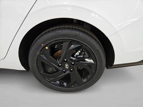 New 2026 Hyundai Elantra SEL Sport FWD image 10