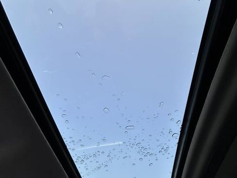 Used 2017 Toyota Highlander XLE w/ Carpet Mat Package image 16