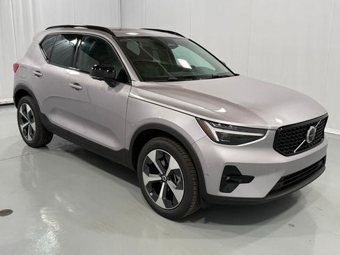 New 2026 Volvo XC40 B5 Plus AWD/4WD image 4