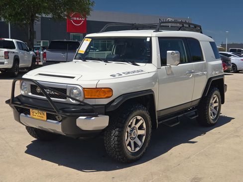 Used 2014 Toyota FJ Cruiser 4WD w/ Convenience Package image 7