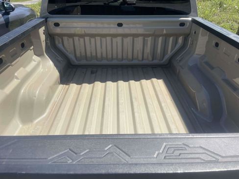 Used 2024 Chevrolet Colorado W/T image 5