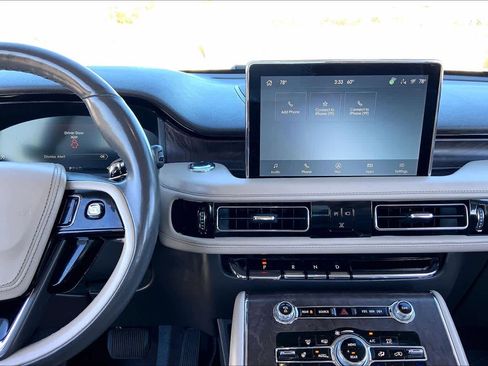 Used 2022 Lincoln Aviator Reserve w/ Equipment Group 201A image 6