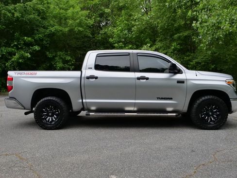 Used 2018 Toyota Tundra SR5 w/ TRD Off Road Package AWD/4WD image 34