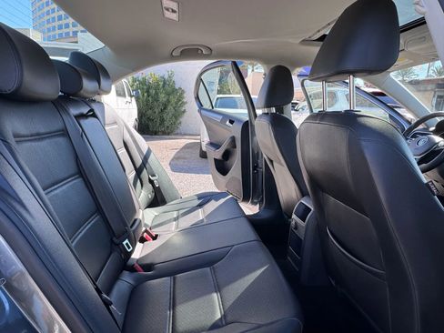 Used 2017 Volkswagen Jetta SE image 15