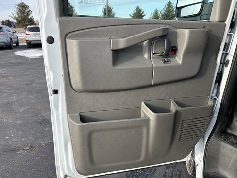 Used 2025 Chevrolet Express 2500 Extended w/ Communications Package image 16