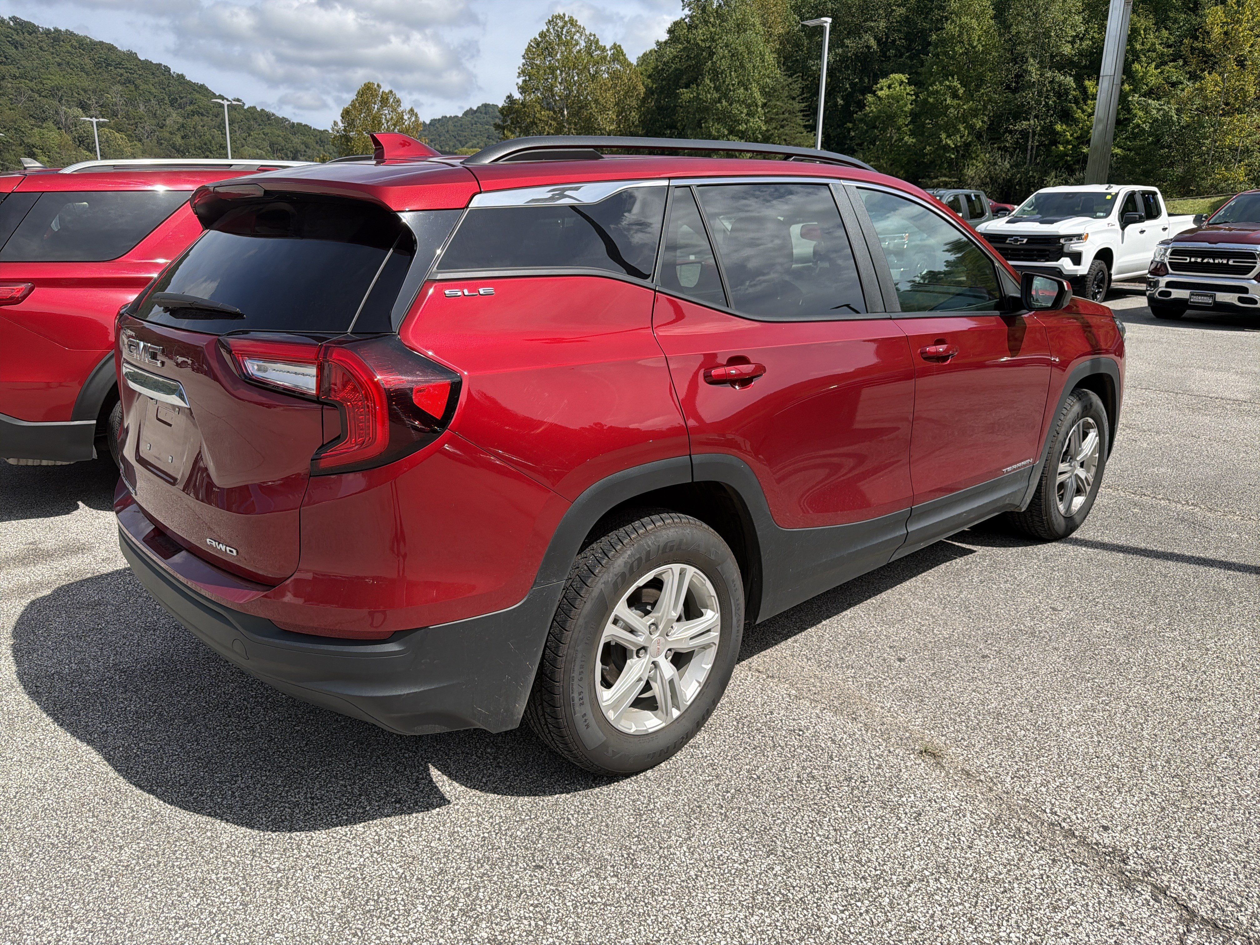 Used 2024 GMC Terrain SLE w/ Driver Convenience Package AWD/4WD image 8