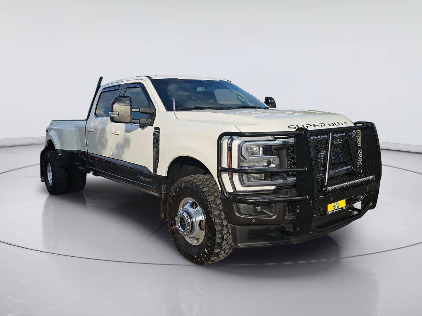 Used 2025 Ford F350 4x4 Crew Cab DRW Super Duty image 7
