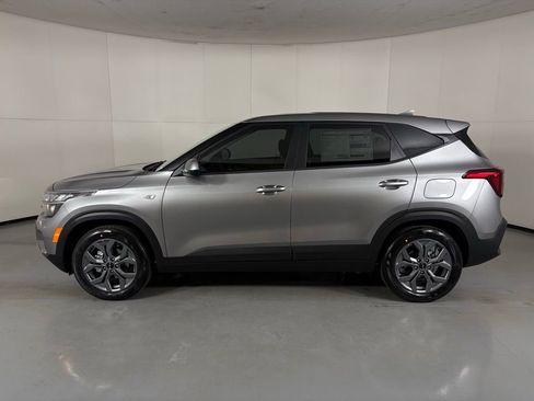 New 2026 Kia Seltos LX image 5