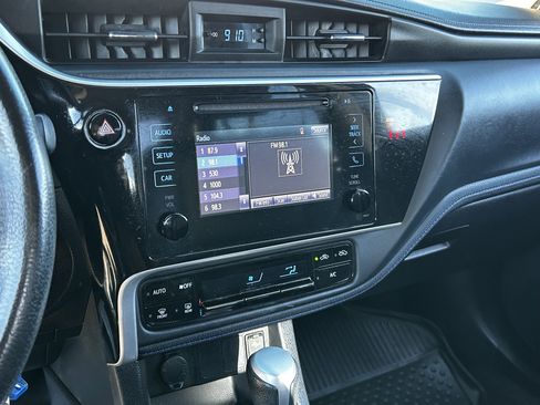 Used 2018 Toyota Corolla SE image 26